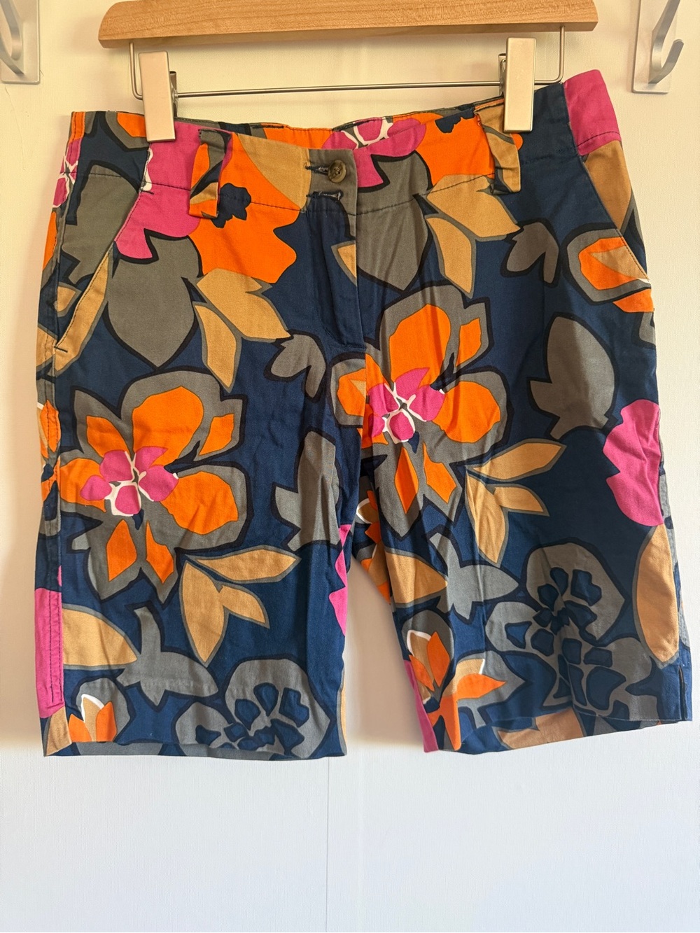 Loudmouth Golf Navy Floral Bermuda Shorts Women’s Size 8 Colourful Vintage